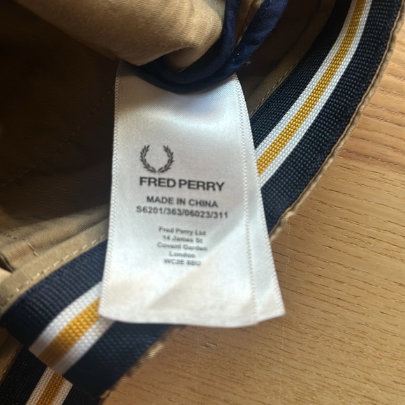 Fred Perry shorts in tan size 34” - Picture 4 of 7